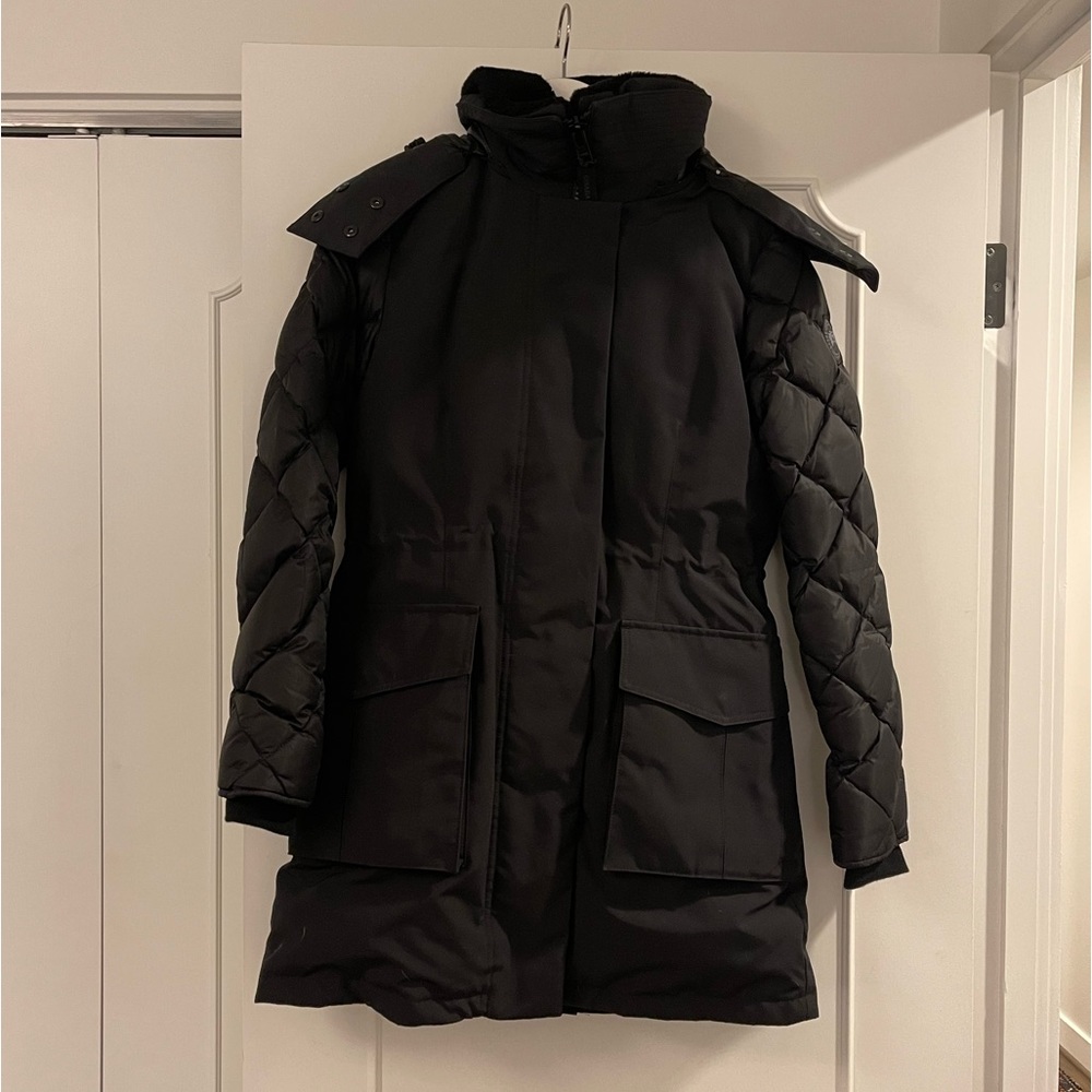Canada Goose- ELWIN Black Label Parka. Sell as it doesnt fit. worn less than 10x